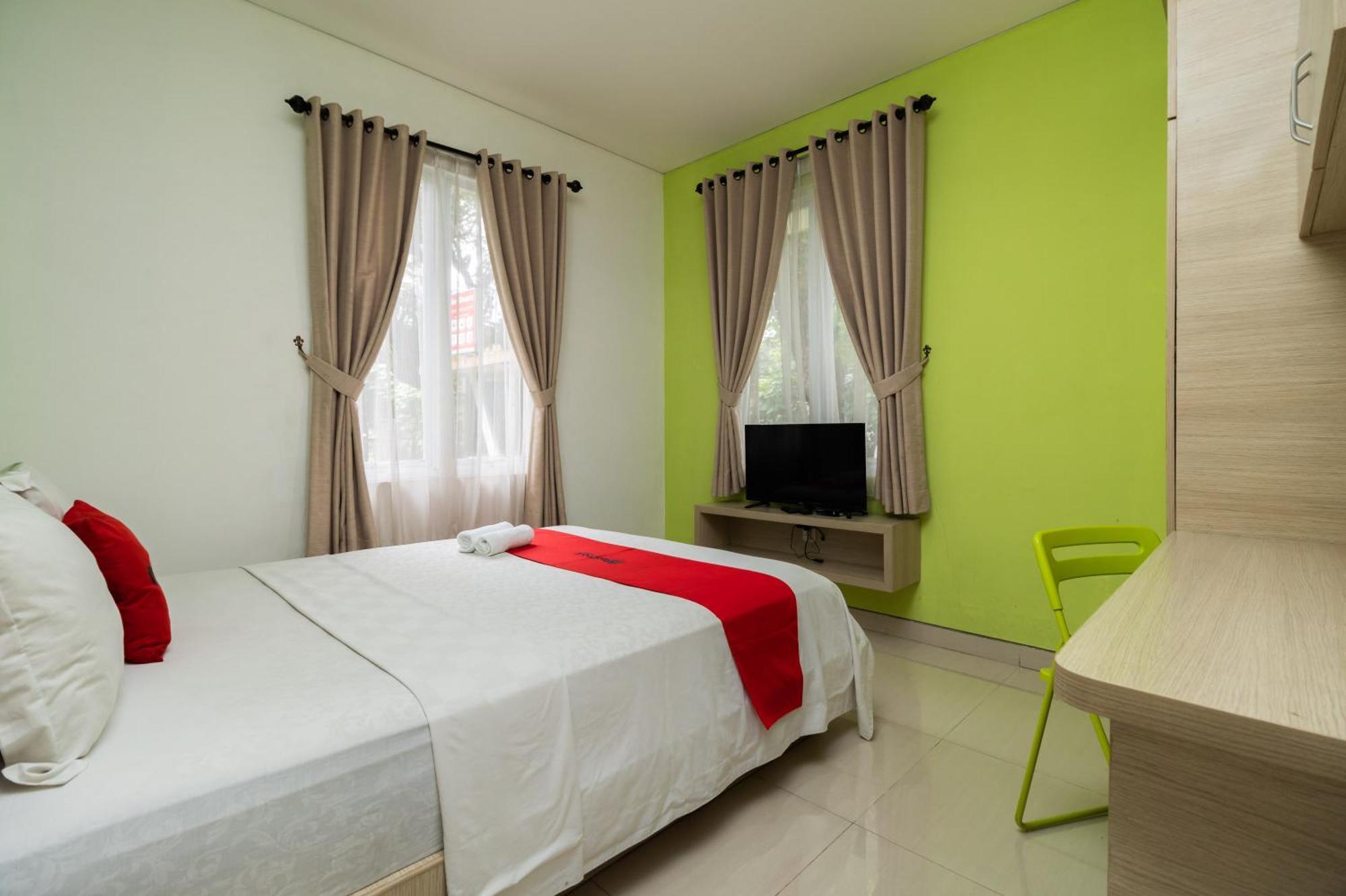 Hotel Reddoorz Syariah Near Prasetya Mulya Cilandak Campus Yakarta Exterior foto
