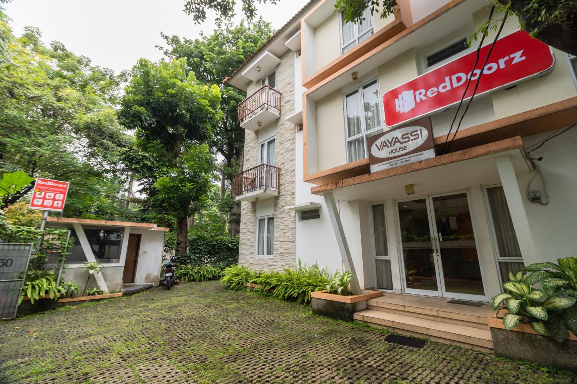 Hotel Reddoorz Syariah Near Prasetya Mulya Cilandak Campus Yakarta Exterior foto